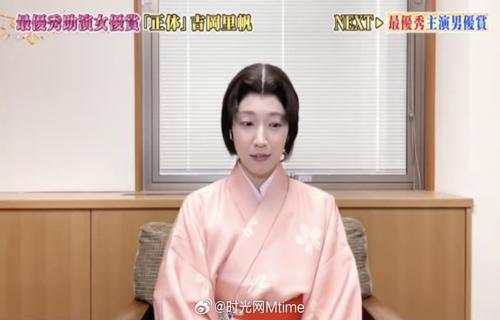他的音乐不仅仅是旋律更是他的情感他的激情他的信仰和他的乐队成员们共同创造了一个充满爱与浪漫的世界他的